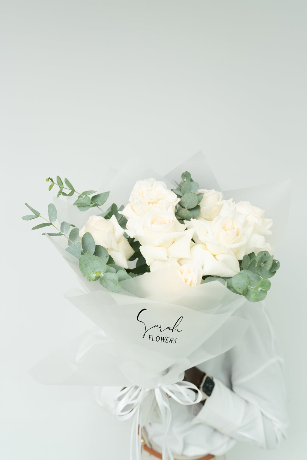 Iconic Dozen White Rose Bouquet (12 Roses)