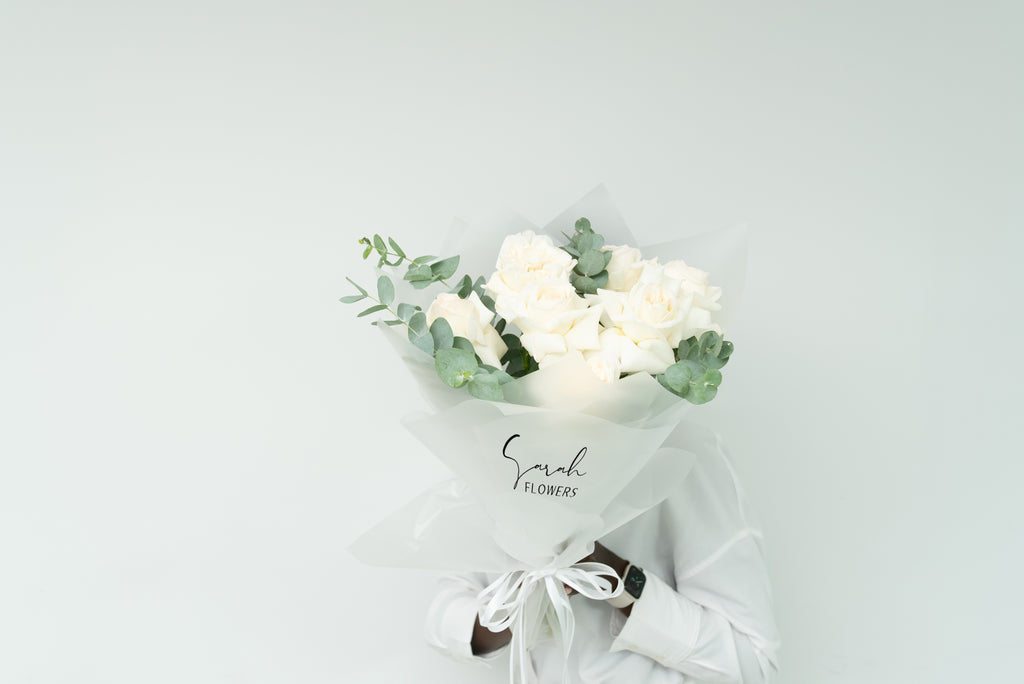 Iconic Dozen White Rose Bouquet (12 Roses)